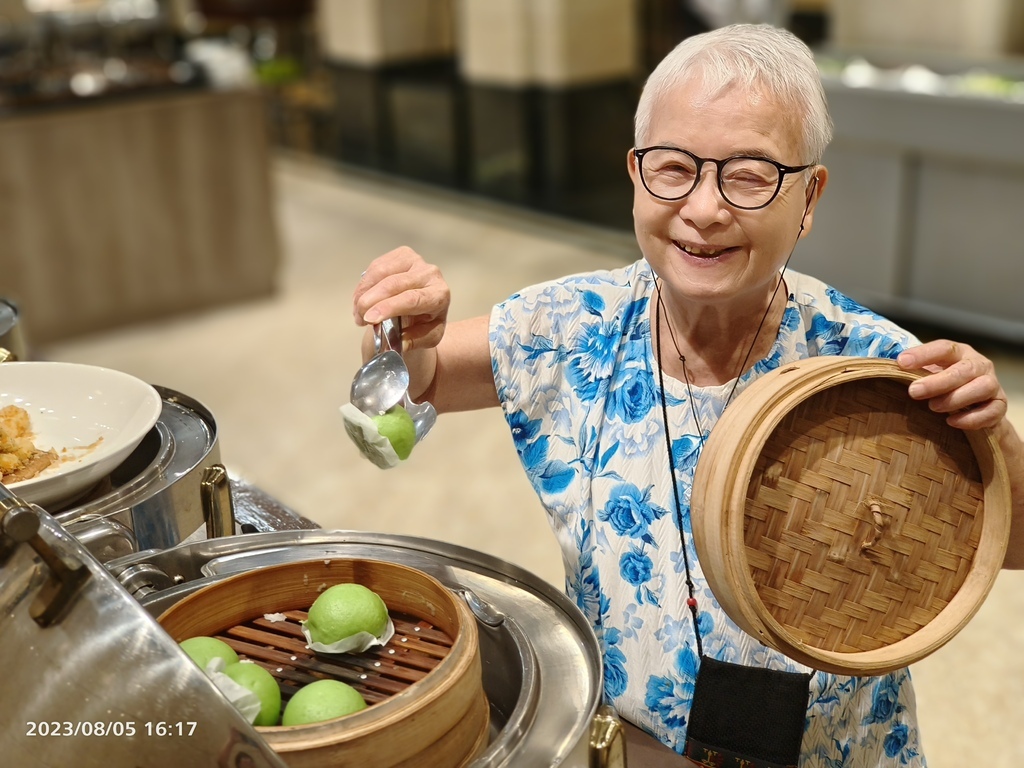 環保阿嬤的孝順長子長媳邀約***三德飯店/參加闔家提前慶祝父