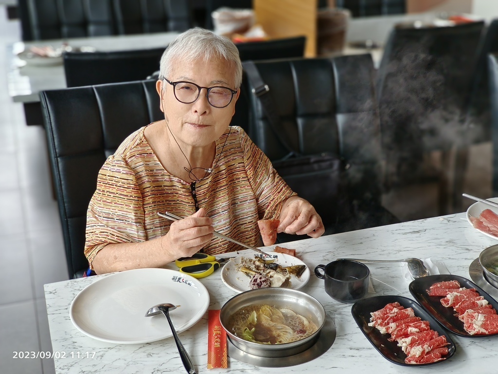 羽葉麻辣火鍋三重都會館/周末家庭餐聚