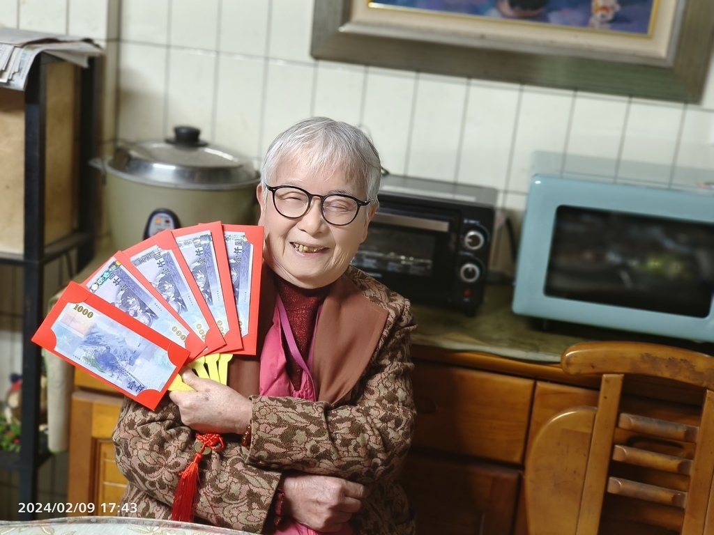 環保阿嬤在長子媳全家***福龍迎祥.2024除夕夜/闔家圍爐