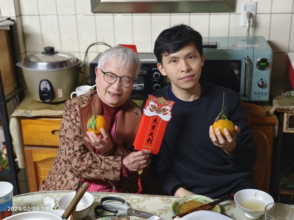 環保阿嬤在長子媳全家***福龍迎祥.2024除夕夜/闔家圍爐