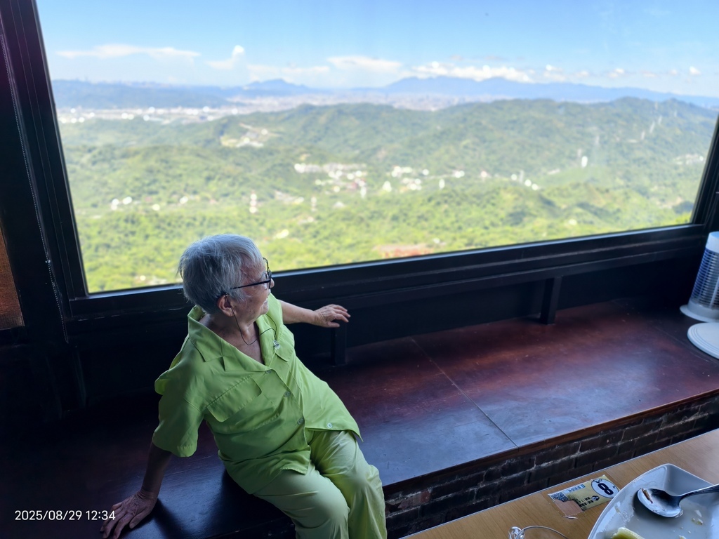 環保阿嬤金鳳姨長子長媳三峽.紫薇山林景觀餐廳悠遊趣20250