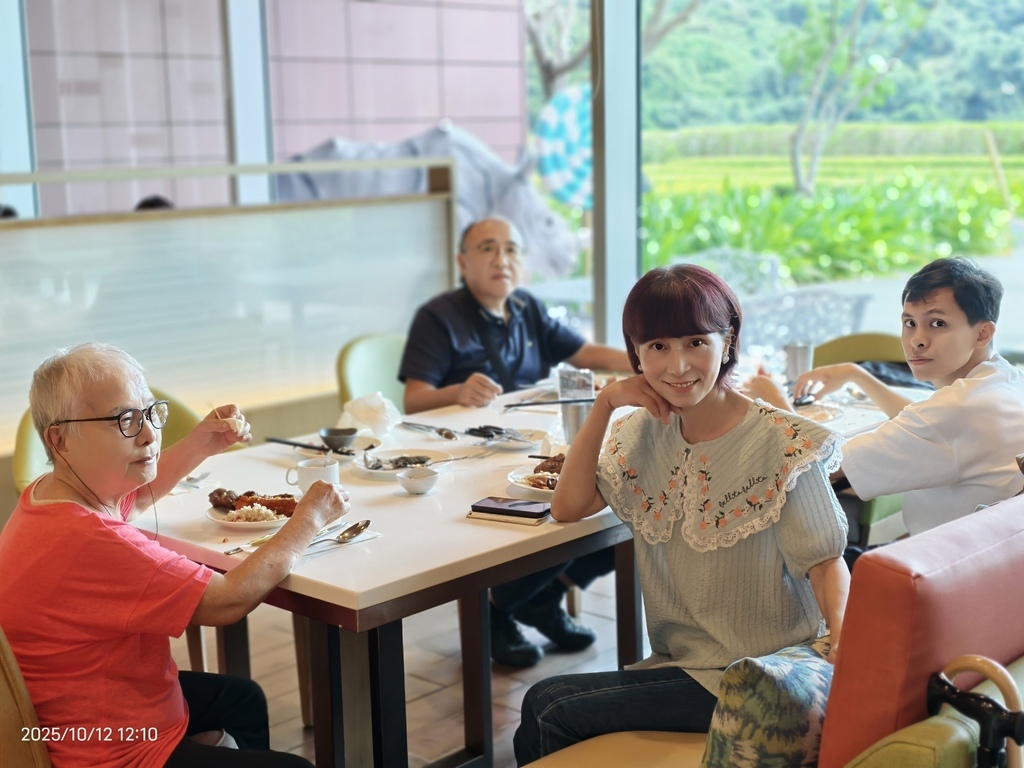 環保阿嬤金鳳姨長子長媳長孫長孫女天秤座媳孫慶生會