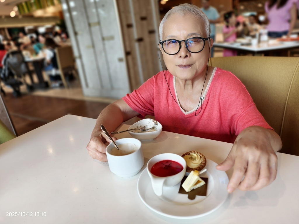 環保阿嬤金鳳姨長子長媳長孫長孫女天秤座媳孫慶生會