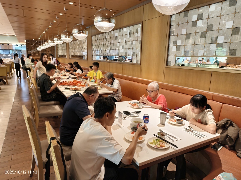 環保阿嬤金鳳姨長子長媳長孫長孫女天秤座媳孫慶生會