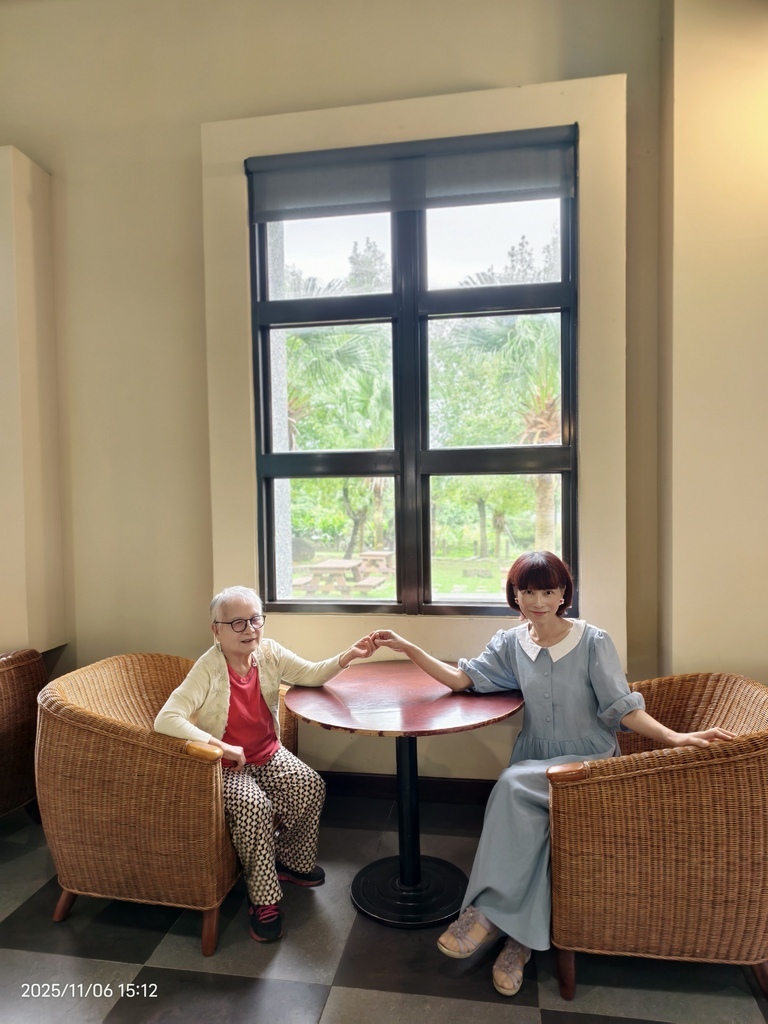 環保阿嬤金鳳姨長子長媳樂遊- 頭城山間-金車伯朗咖啡城堡-共