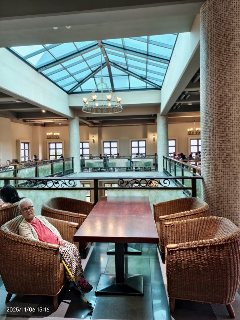 環保阿嬤金鳳姨長子長媳樂遊- 頭城山間-金車伯朗咖啡城堡-共