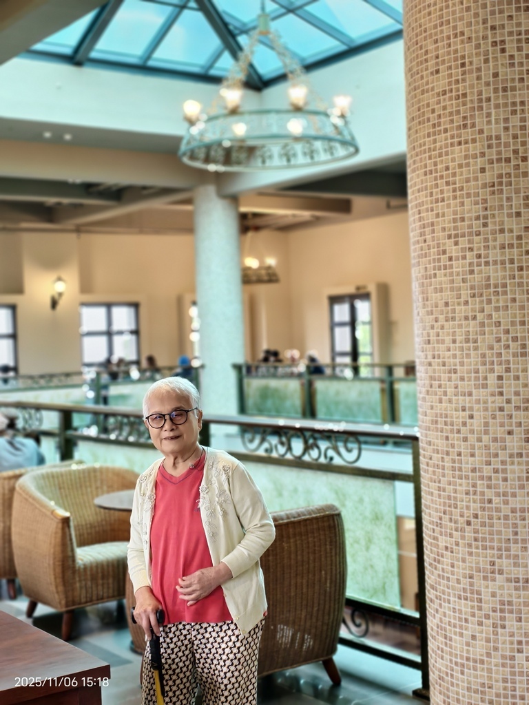 環保阿嬤金鳳姨長子長媳樂遊- 頭城山間-金車伯朗咖啡城堡-共