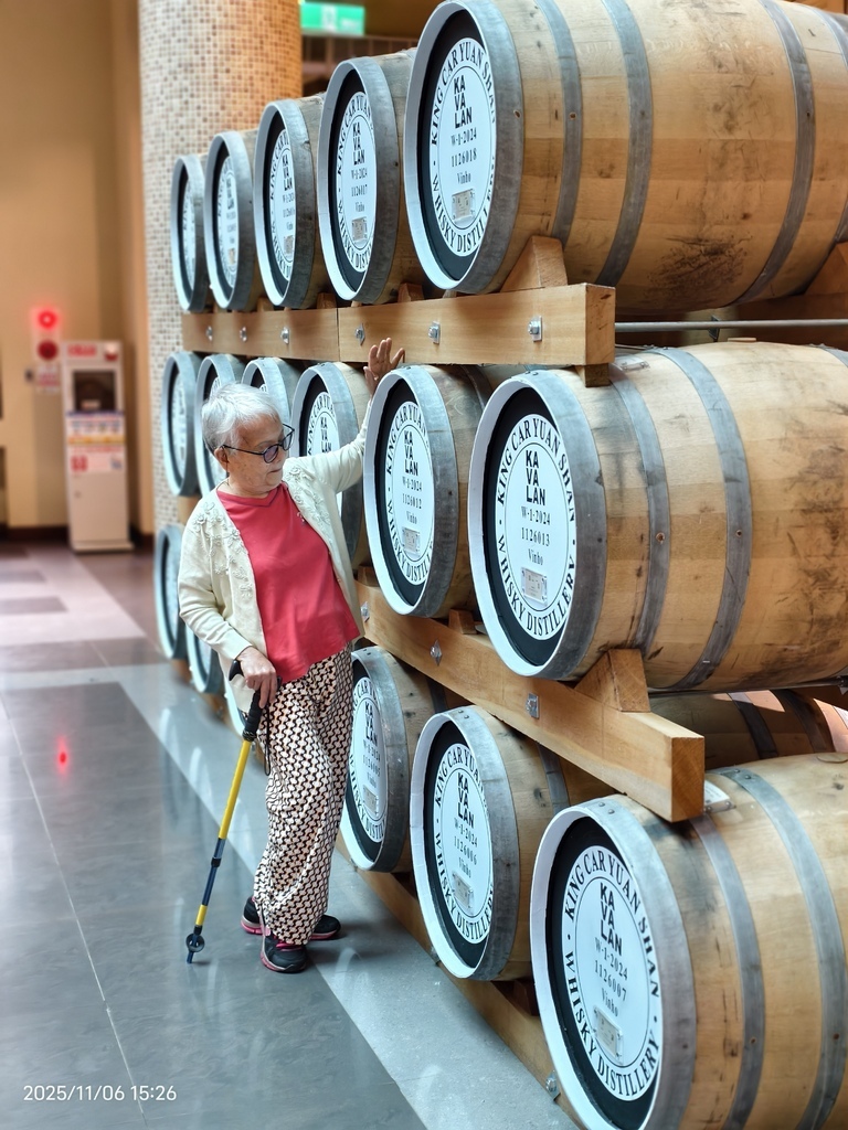 環保阿嬤金鳳姨長子長媳樂遊- 頭城山間-金車伯朗咖啡城堡-共