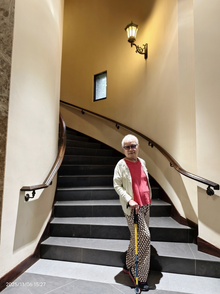 環保阿嬤金鳳姨長子長媳樂遊- 頭城山間-金車伯朗咖啡城堡-共