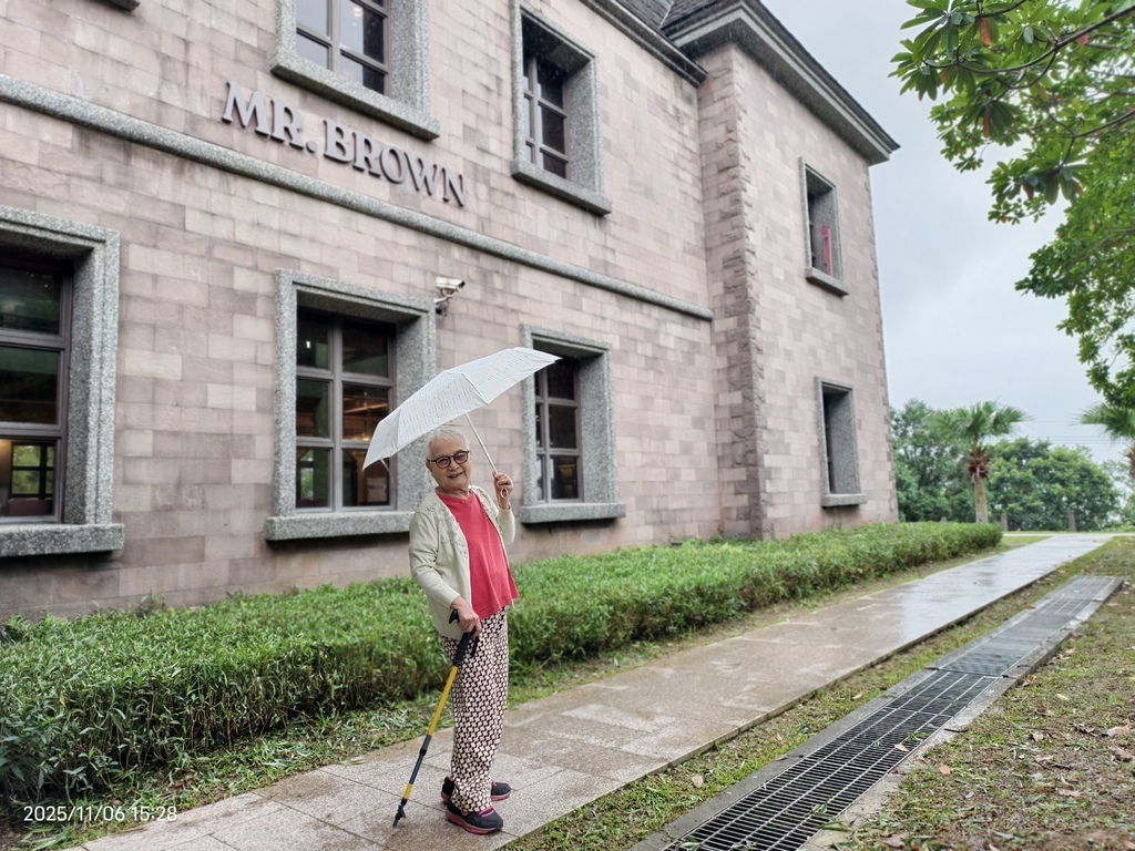 環保阿嬤金鳳姨長子長媳樂遊- 頭城山間-金車伯朗咖啡城堡-共