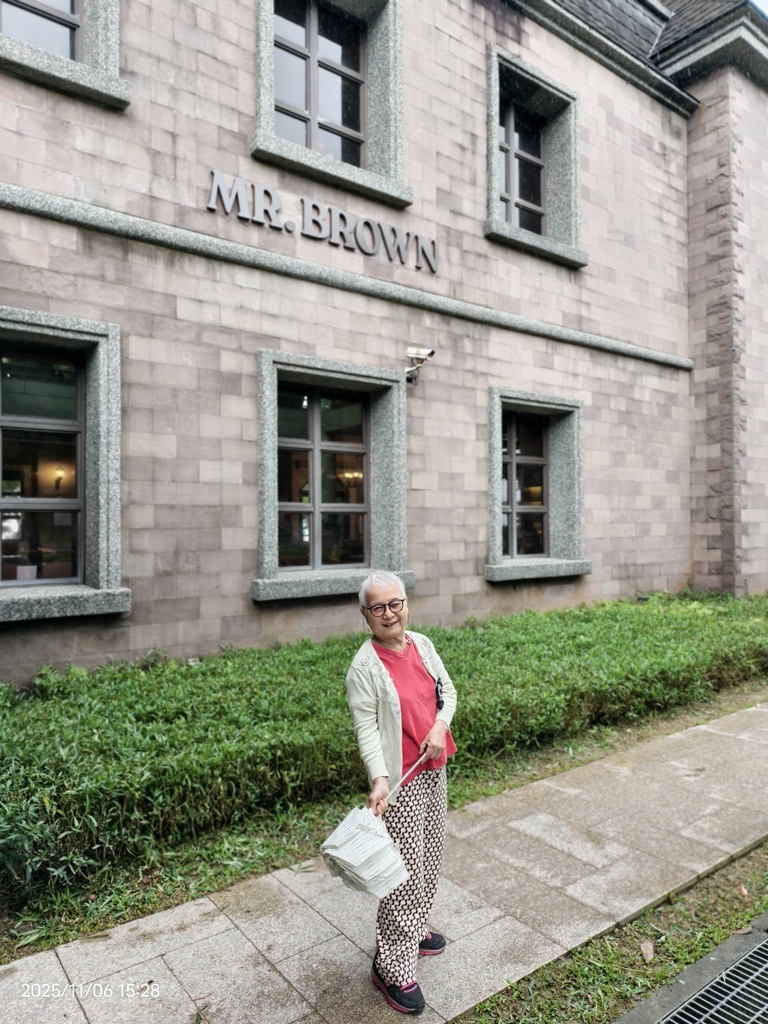 環保阿嬤金鳳姨長子長媳樂遊- 頭城山間-金車伯朗咖啡城堡-共