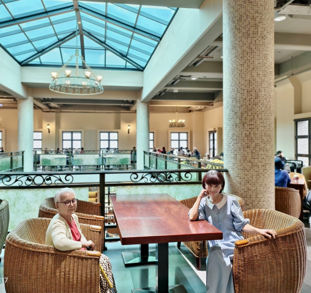 環保阿嬤金鳳姨長子長媳樂遊- 頭城山間-金車伯朗咖啡城堡-共