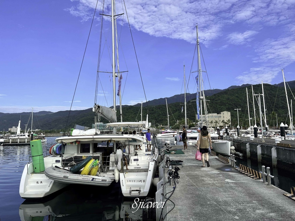 【龜山島牛奶海遊艇這樣玩】炎炎夏日就要包船玩水去，超爽的啦！