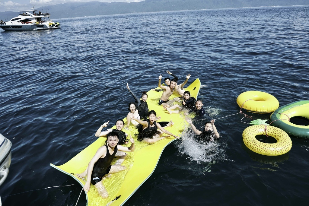 【龜山島牛奶海遊艇這樣玩】炎炎夏日就要包船玩水去，超爽的啦！