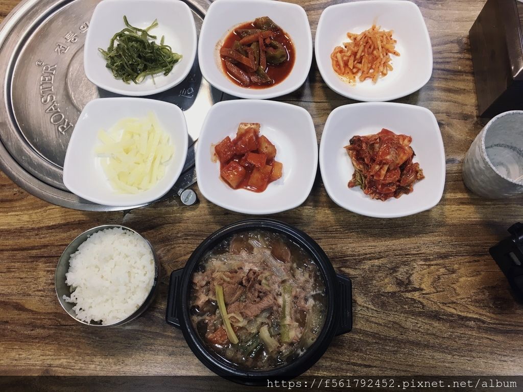 釜山美食南浦烤牛肉湯飯한우생뭉치