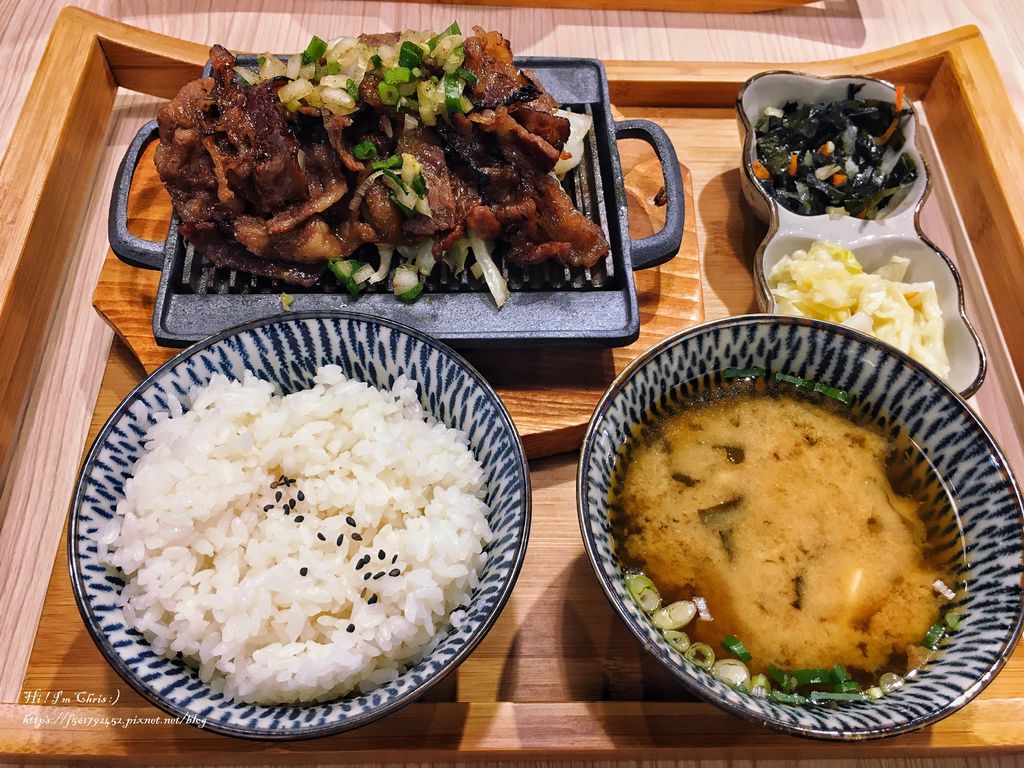 信義ATT美食賣飯食