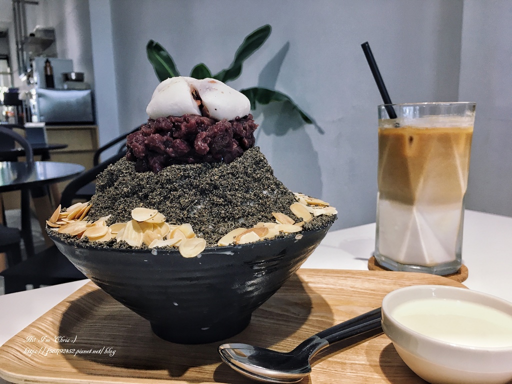 那間賣冰的咖啡店 Blue Lamp Cafe