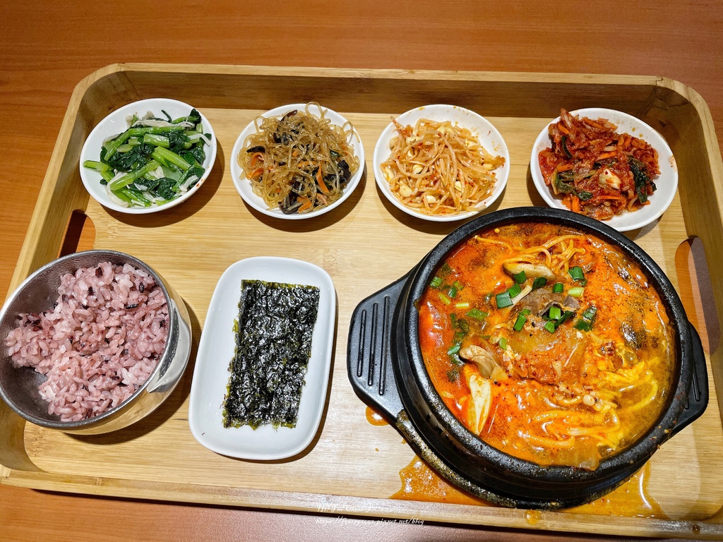 新北韓式料理 勁呷韓定食 府中站韓式嫩豆腐煲專賣店 內用小菜無限續吃到飽 府中韓式料理 板橋韓式料理 板橋韓式小菜吃到飽