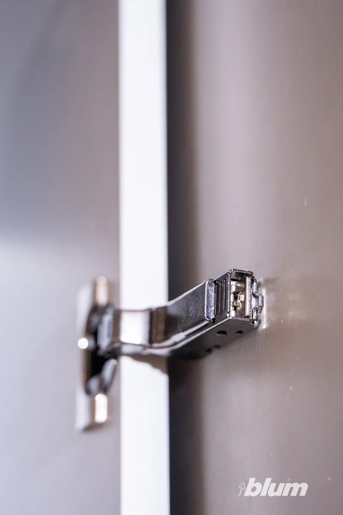 9個鉸鏈搞定2.7公尺高門！建博會 blum 鉸鏈應用 紅出