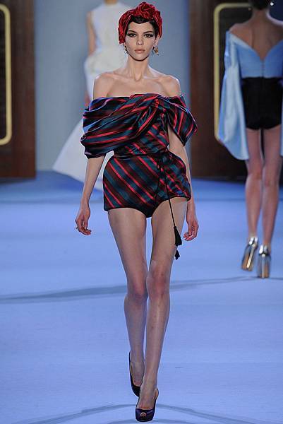 3-KATE_BOGUCHARSKAIA_ULYANA_SERGEENKO_SPRING_2014_COUTURE_INDIGITAL-35