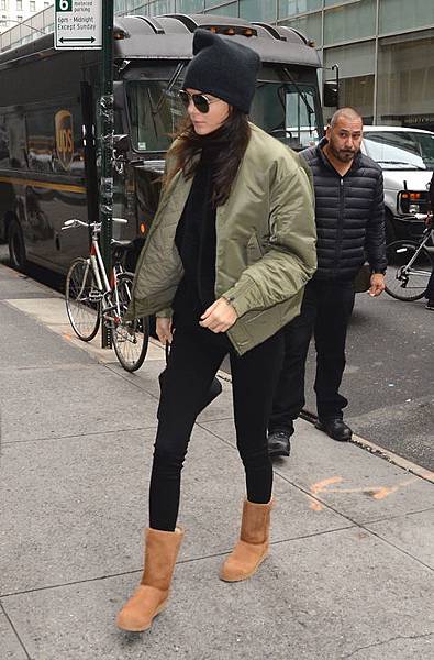 kendall-jenner-post-ugg-h724