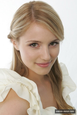 Dianna-Agron-glee-9602907-267-400