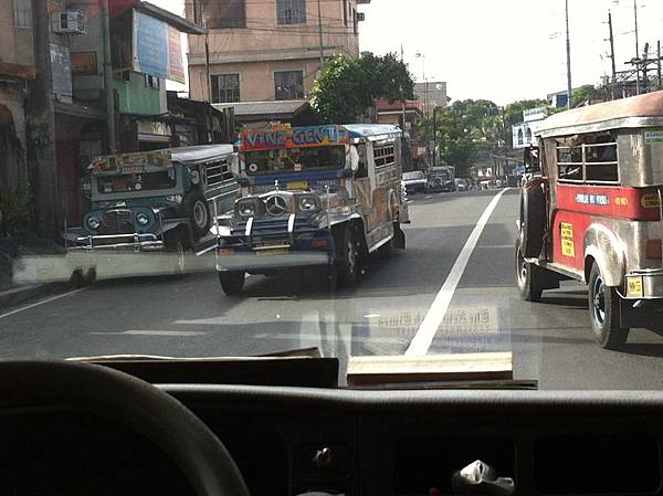 Makati 公車