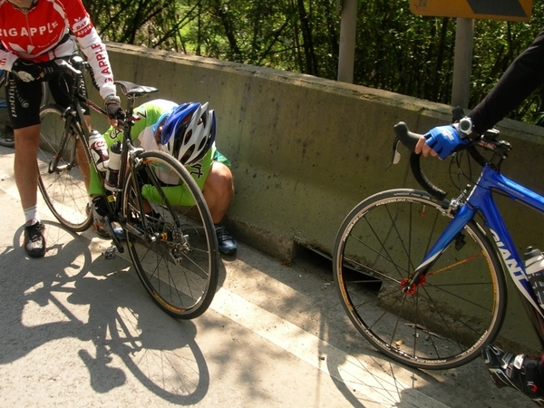 豐銘車子再次破胎