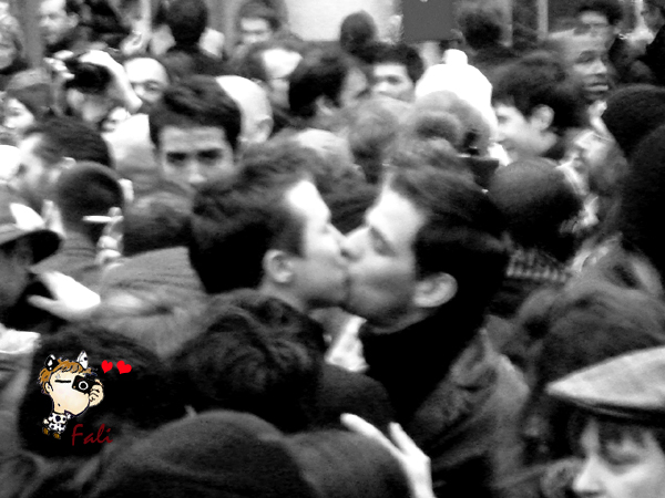 kiss in paris.jpg kiss in paris.jpg