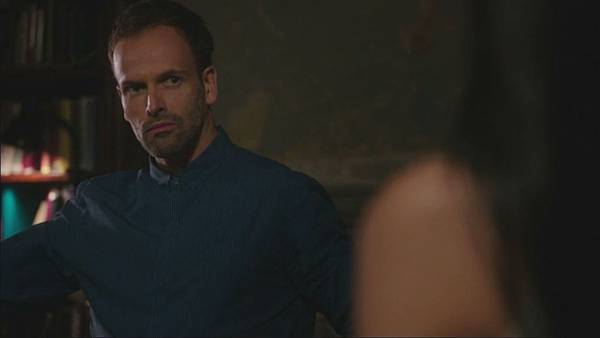 福爾摩斯：演繹法.Elementary.S02E05.Ancient.History.720p.HDTV.X264[(061182)23-30-43].JPG