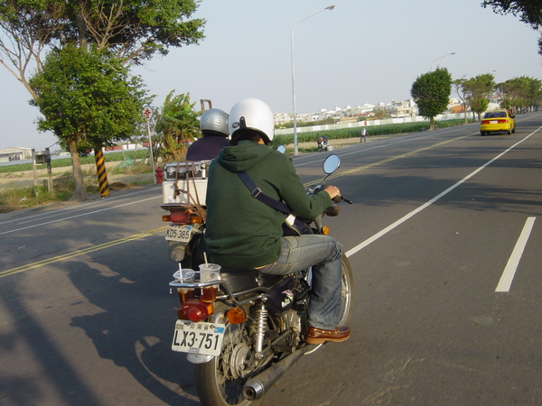 腿哥跟我換車騎