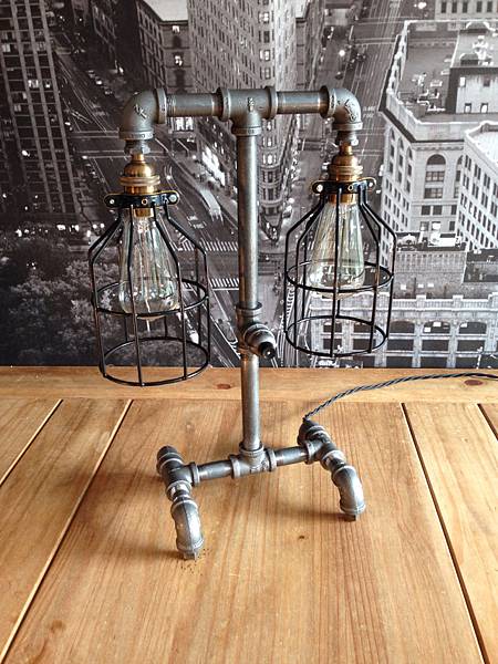 The-Steampunk-Industrial-Style-Table-Lamp-4.jpg