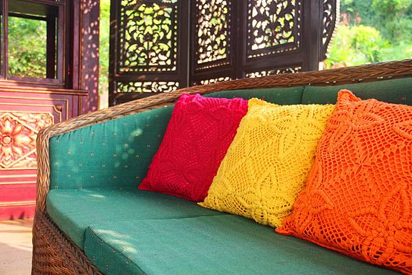 Balinese-Pillow.jpg Balinese-Pillow.jpg