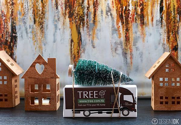 2a_TREE_Christmas 2017_Cinnamon House Decor_TREE truck_02.jpg