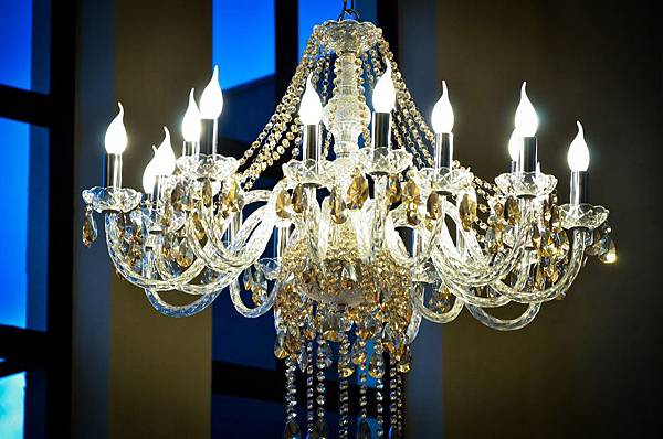 chandelier-794537_1920.jpg