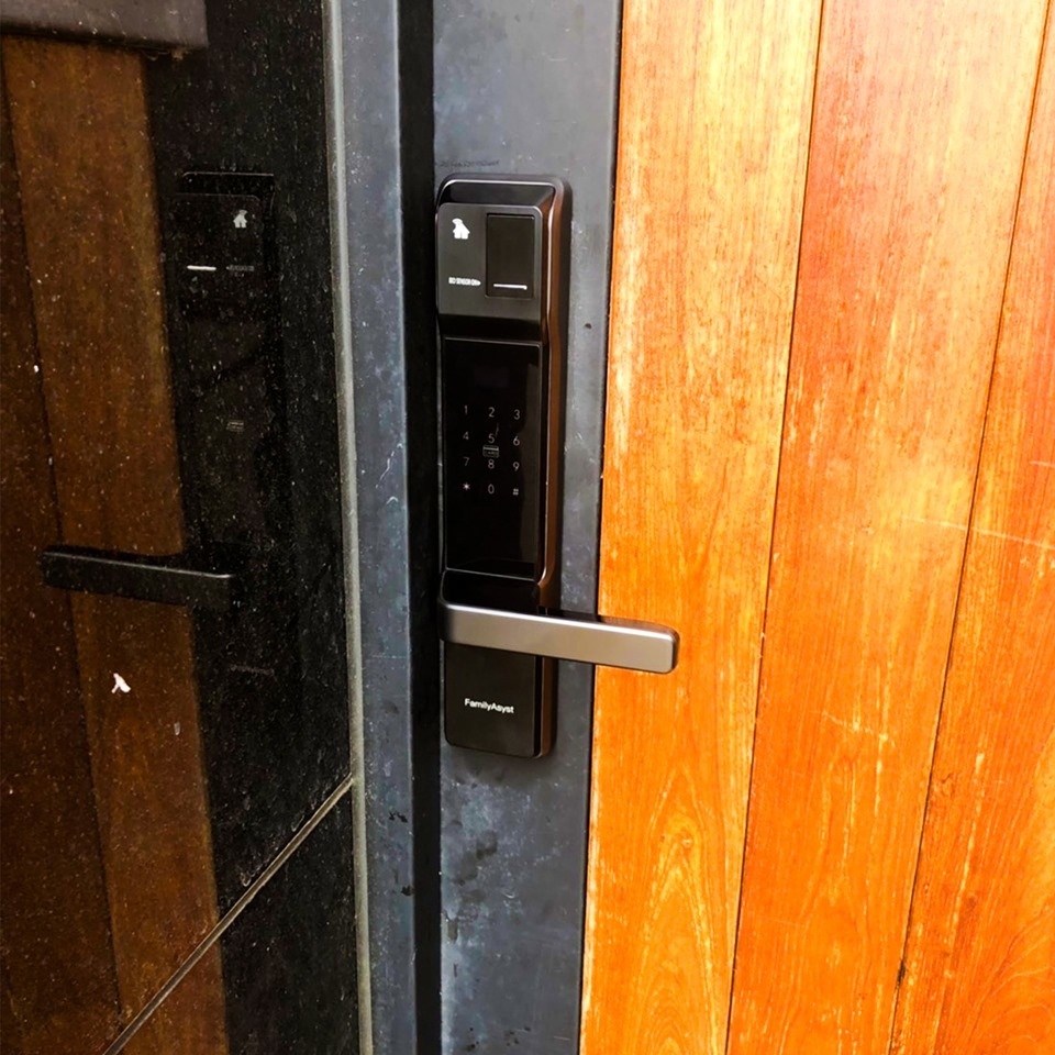 電子鎖保養【一】:不要嘗試拆卸電子鎖。 電子鎖保養【一】:不要嘗試拆卸電子鎖。