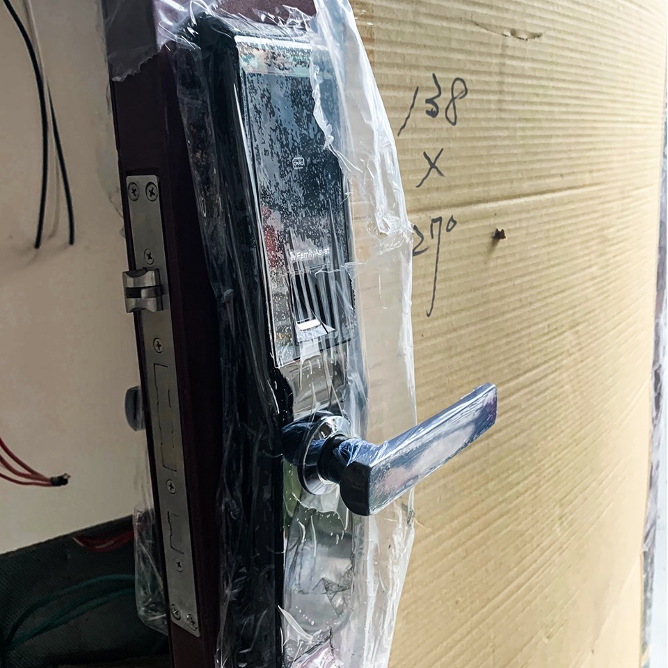 電子鎖保養【四】:低電量要更換電池 智慧管家電子鎖PTT心得 電子鎖保養【四】:低電量要更換電池 智慧管家電子鎖PTT心得