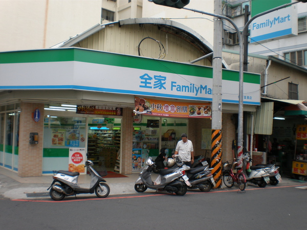 台南富農店2.JPG