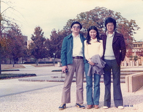 1979.12.大哥、小妹、小五(美國德州合照).jpg