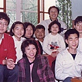 1985.2 二哥、小五夫妻、女兒宇潔與杜先生全家合照.jpg