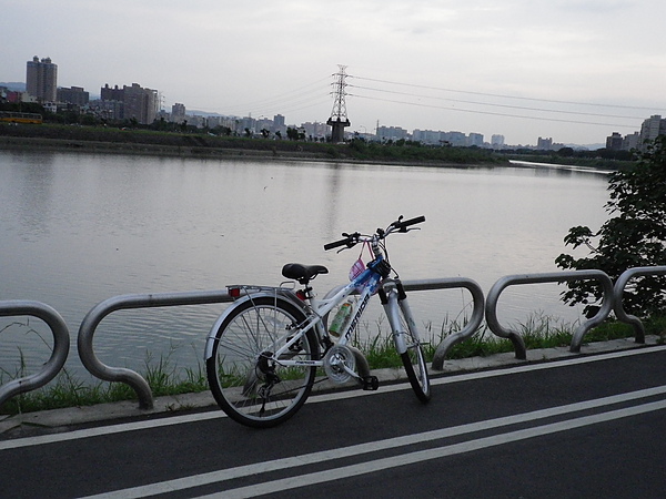 朝青年公園方向