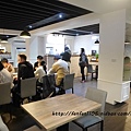 【東區早午餐】At ‧ First Brunch緣來(忠孝店) 木碗沙拉漢堡義大利麵燉飯歐姆雷 愛評體驗團 (2).jpg