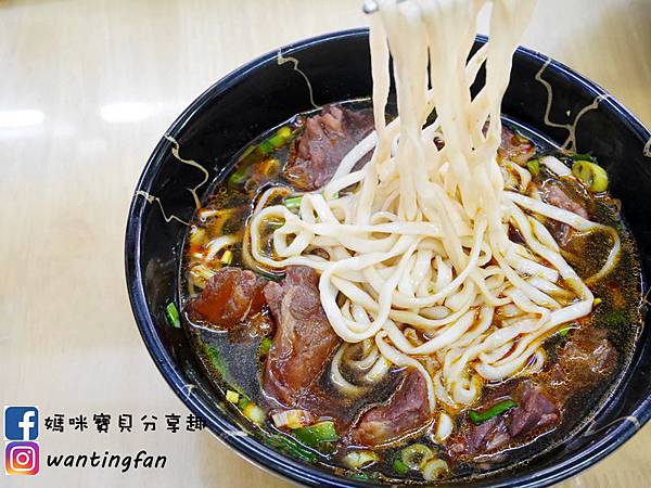 【新莊牛肉麵】阿忠牛肉麵 牛骨熬製安心湯底 平價大份量 飄香30年老店 (12).JPG