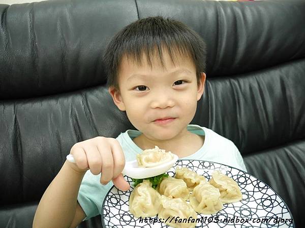 【五味集食】波士頓巨螯龍蝦麵 日式豚骨 川香麻辣集食爆汁三鮮餃 #8分鐘料理 #龍蝦麵 #手工日曬麵 #懶人料理 (19).JPG