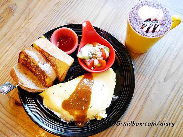 台北美食【3owls cafe貓頭鷹文創】#科技大樓站 #寵物友善餐廳 #早午餐 #沙拉 #漢堡 #三明治 #義大利麵 #甜點(18).JPG