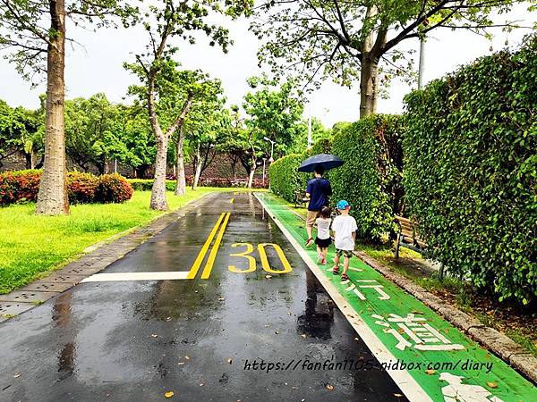 台北親子景點【交通公園】#交通安全教育 #台北公園 #全國首座戶外交通公園 #親子公園 #親子周末去處 #寓教於樂公園 #交通安全教學車 #台北免費景點 (18).jpg