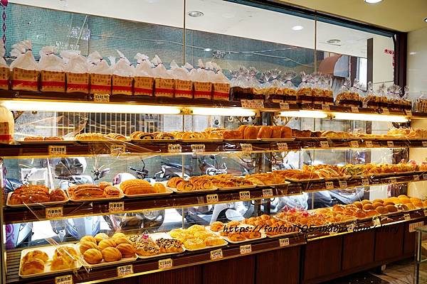 母親節蛋糕推薦【愛維爾手感烘培】#客製化玩具造型蛋糕 #抽錢蛋糕 多款創意造型，輕鬆收服媽咪的心 (7).JPG