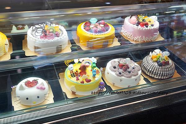 母親節蛋糕推薦【愛維爾手感烘培】#客製化玩具造型蛋糕 #抽錢蛋糕 多款創意造型，輕鬆收服媽咪的心 (9).JPG