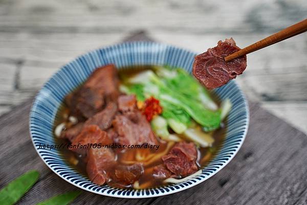 混董創食牛肉麵開箱評價｜自己煮牛肉麵很簡單｜湯、麵煮滾馬上開動｜會煮泡麵就能做｜加熱即食美味輕鬆端上桌 (9).JPG