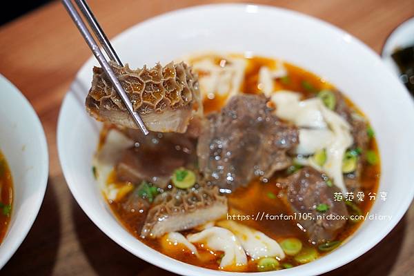 【北車牛肉麵，北車美食】良品牛肉麵  40年老店 超大塊牛肉 也有水餃、雞腿飯、排骨飯可以選擇喔~ (15).JPG